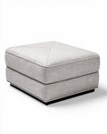 Pouf carré en tissu gris 60 x 60 x 40cm pour salons et espaces modernes
